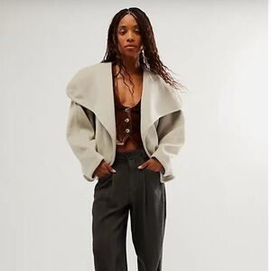 NWT Free People Mina Belted Fleece Jacket in Size Small🤍🤍